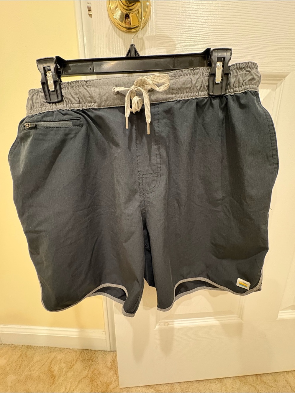 Vuori Shorts 8”